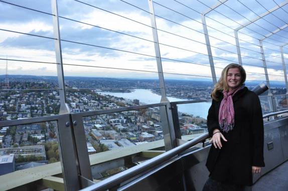 No alto da Space Needle, em  Seattle, no estado de Washington, costa oeste dos Estados Unidos